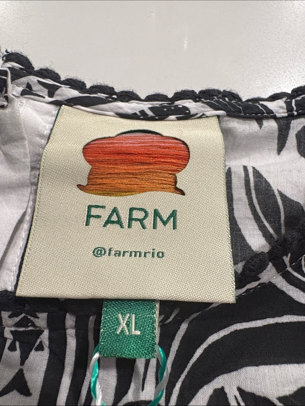 FARM Rio Black & White Printed Puff-Sleeve Peasant Blouse - Picture 5 of 11